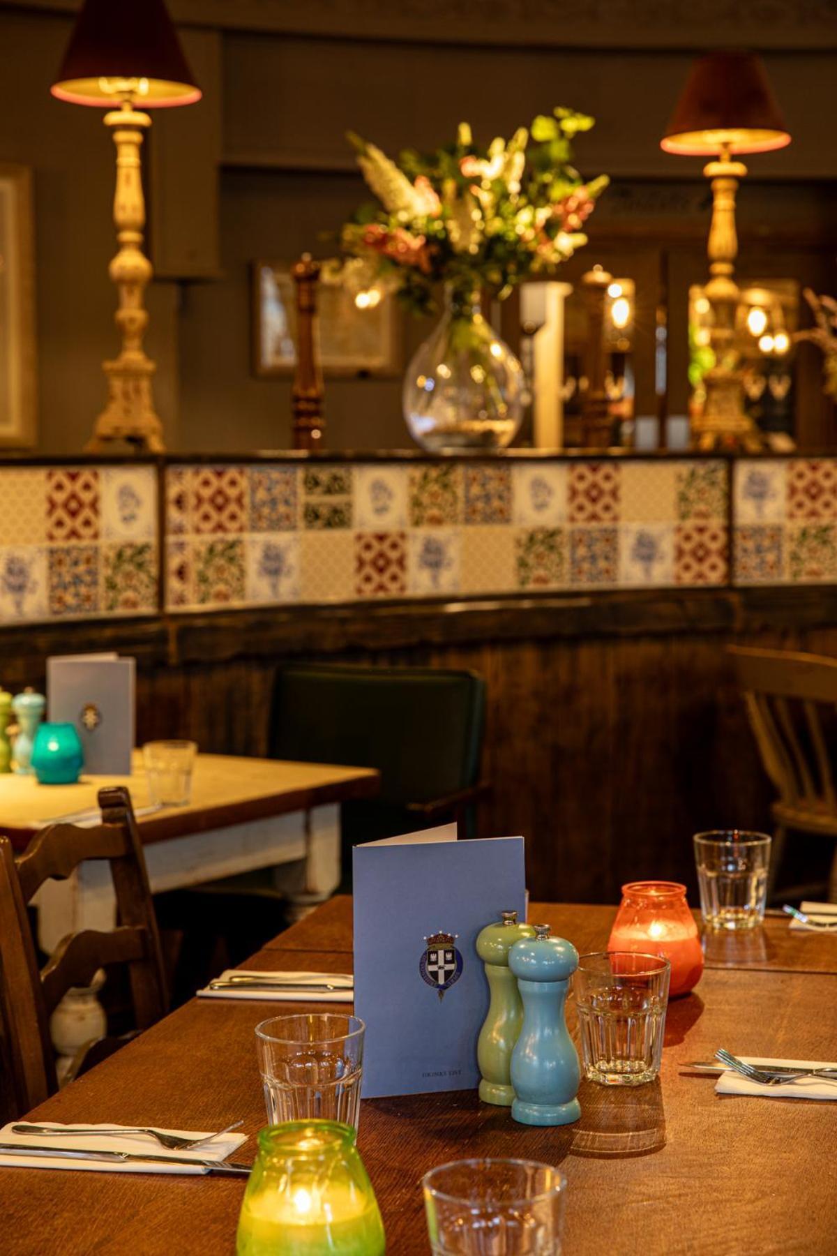 The Devonshire Arms Hotel บาสโลว์ ภายนอก รูปภาพ