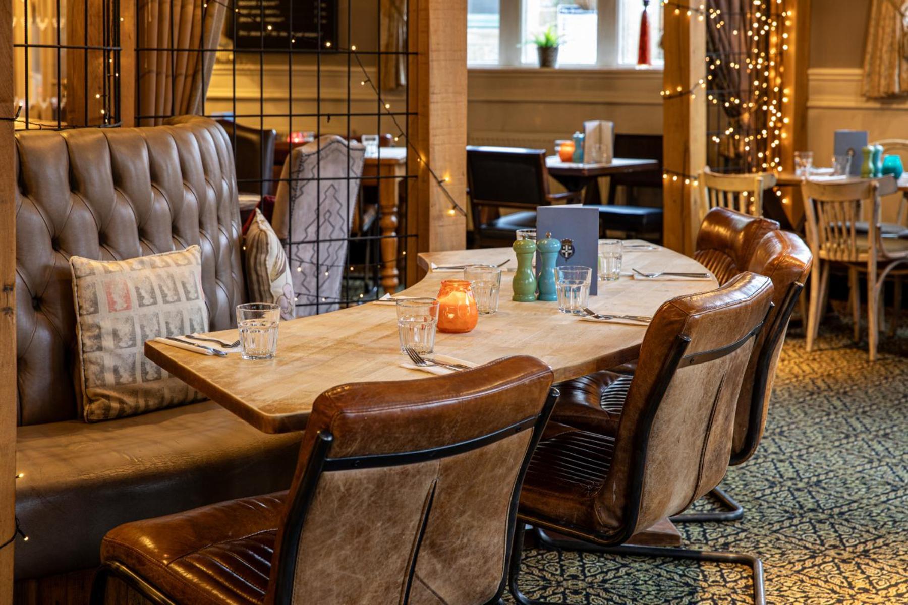 The Devonshire Arms Hotel บาสโลว์ ภายนอก รูปภาพ