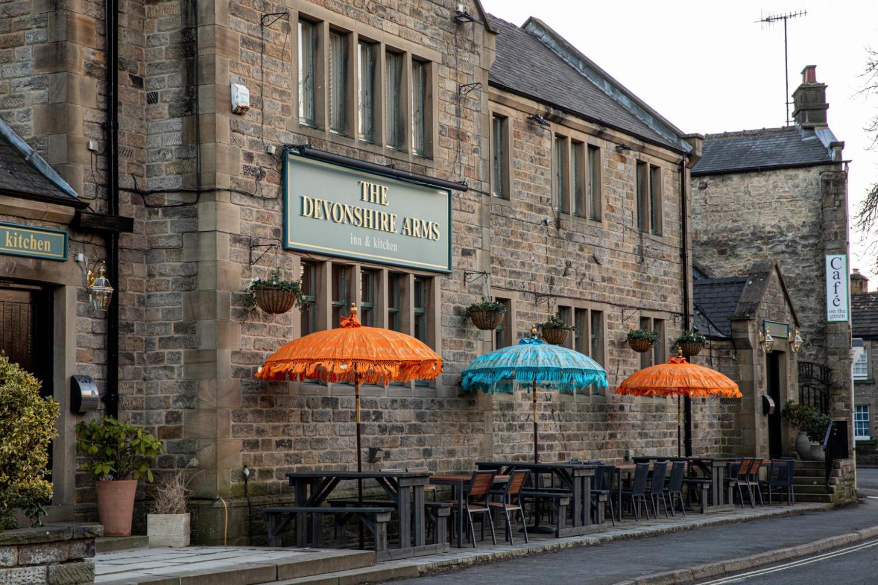 The Devonshire Arms Hotel บาสโลว์ ภายนอก รูปภาพ