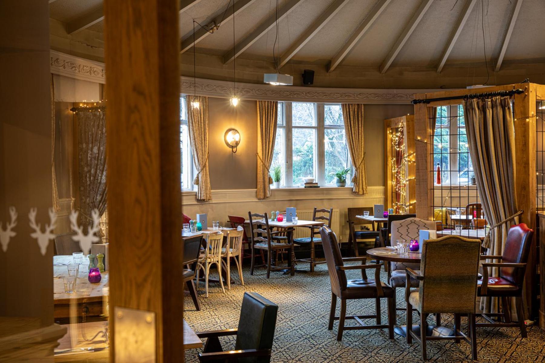 The Devonshire Arms Hotel บาสโลว์ ภายนอก รูปภาพ